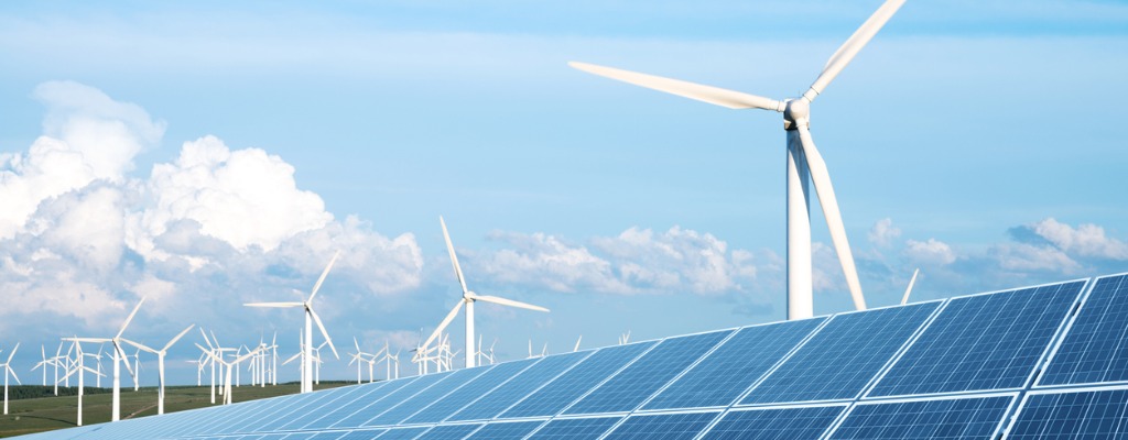 solar-panel-in-green-lawn-with-wind-power